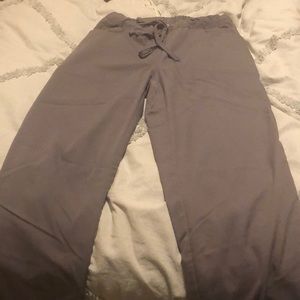 Greys anatomy grey scrubs